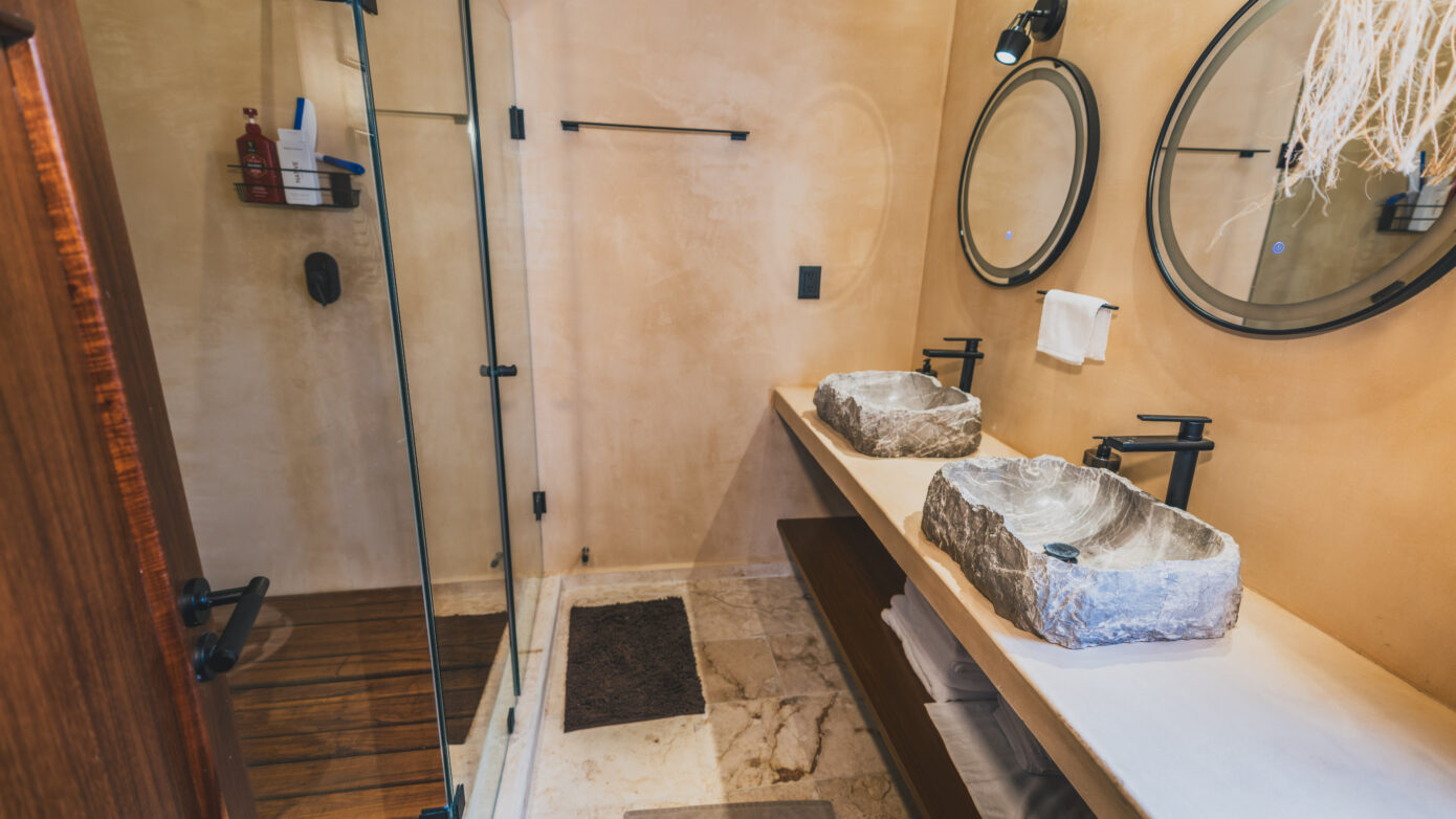 DSC09390_28042024_MALEK_BEE_PRODUCTIONS